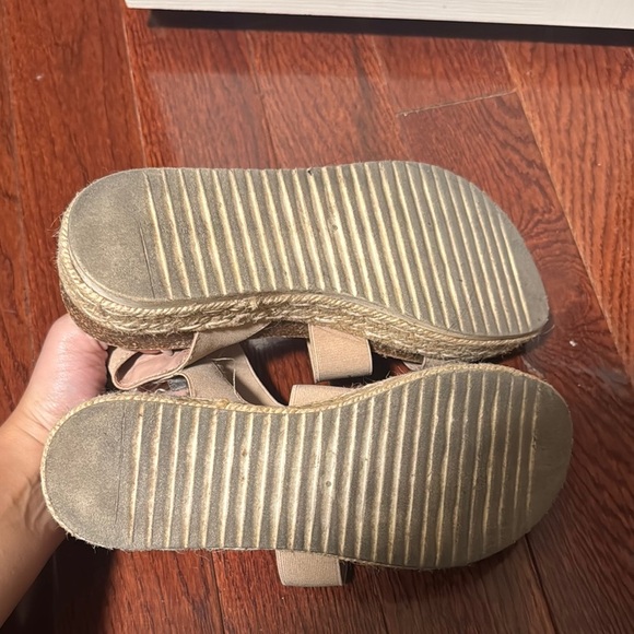 Steve Madden Tan Sandals Comfortable Platform Design - Picture 4 of 5